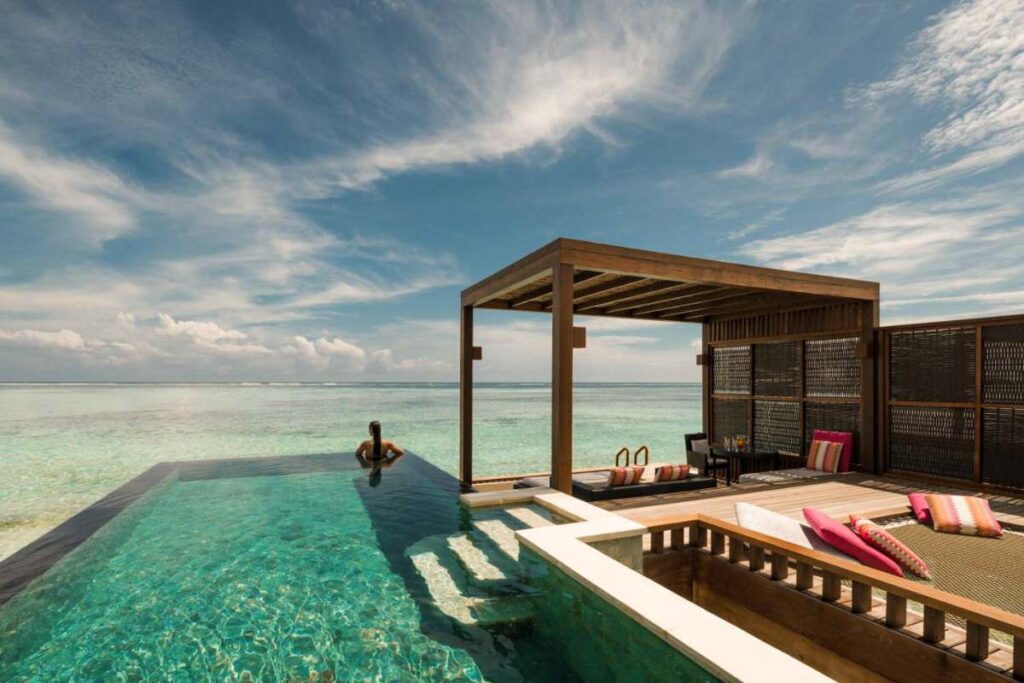 Four Seasons Private Pool